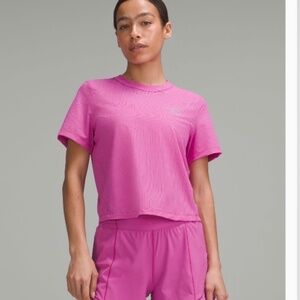 Lululemon Breatheable Running - Short Sleeve Shirt. Size 8.